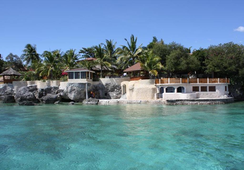 Magic Island Dive Resort Moalboal Exteriör bild